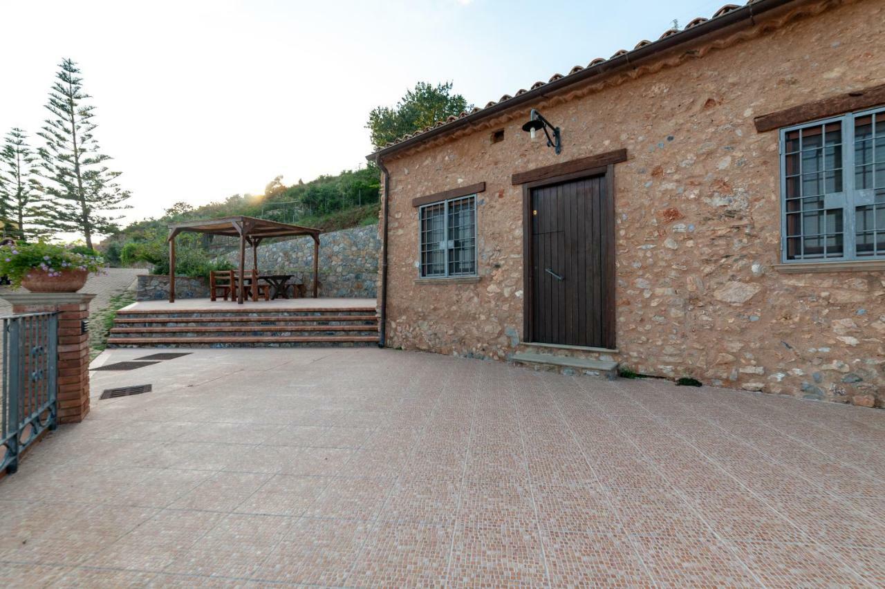 צ'טרארו Azienda Agrituristica Le Terre Di San Leonardo מראה חיצוני תמונה